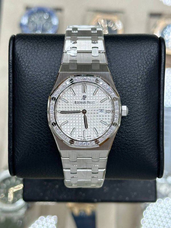 Audemars Piguet Royal Oak Quartz (Silver, Diamond Bezel), reference 67651ST.ZZ.1261ST.01-A, Dubai