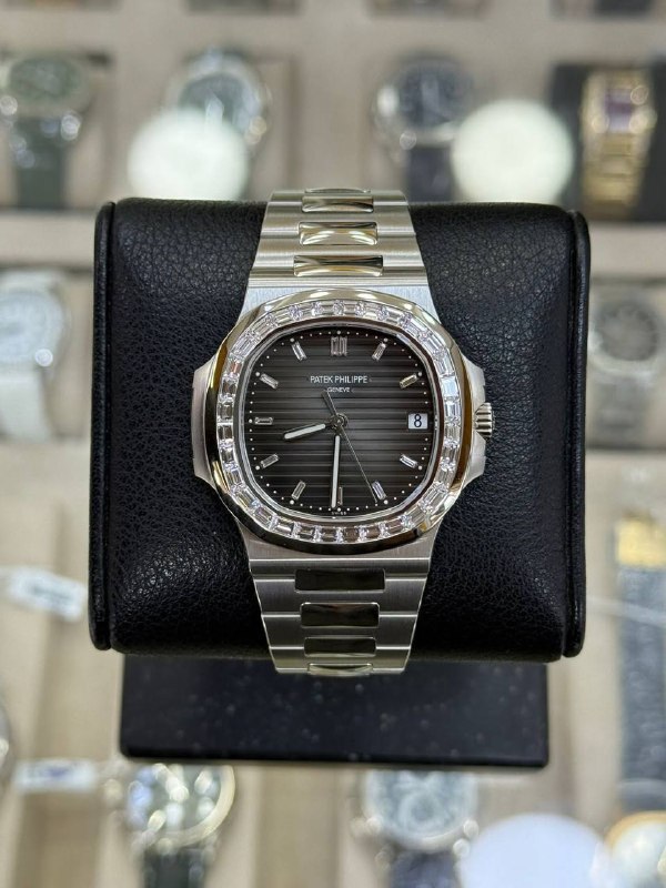 Patek Philippe Nautilus Platinum Black Special Edition, reference 5711/110P-001, Dubai