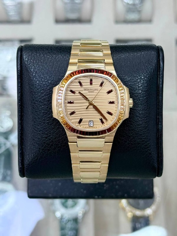 Patek Philippe Nautilus Joaillerie (Rose-Gilt), reference 7118/1300R-001, Dubai