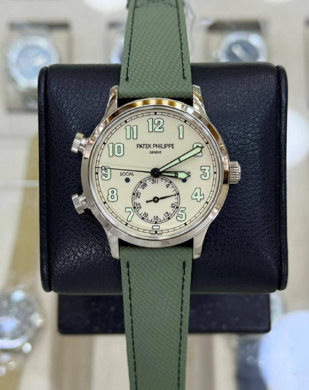 Patek Philippe Calatrava Pilot Travel Time (Ivory Lacquered), reference 5524G-010, Dubai