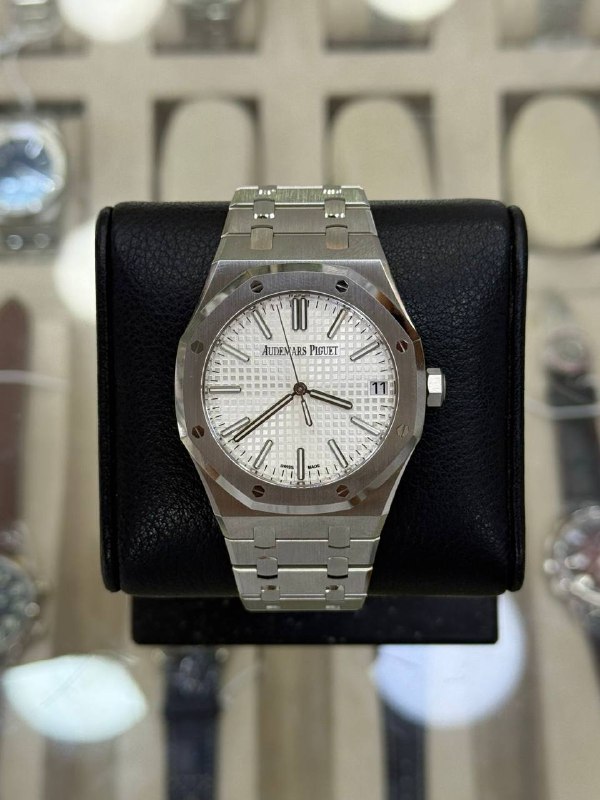 Audemars Piguet Royal Oak Selfwinding White, reference 15510ST.OO.1320ST.08, Dubai